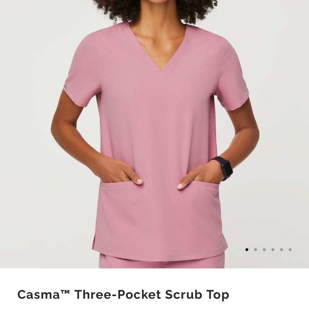 Figs Chalk pink scrub top
